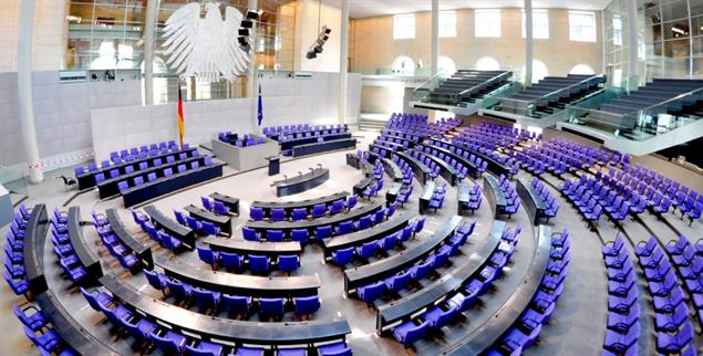 Braucht nach der Wahl noch mehr Stühle: Der Bundestag in Berlin. Der Grund sind Überhang- und Ausgleichsmandate. (Foto: pa/Hauke-Christian Dittrich)