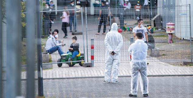 Eingesperrt mit dem Virus: In Flüchtlingsunterkünften ist das Ansteckungsrisiko hoch (Foto: PA/DPA/Marcel Kusch)