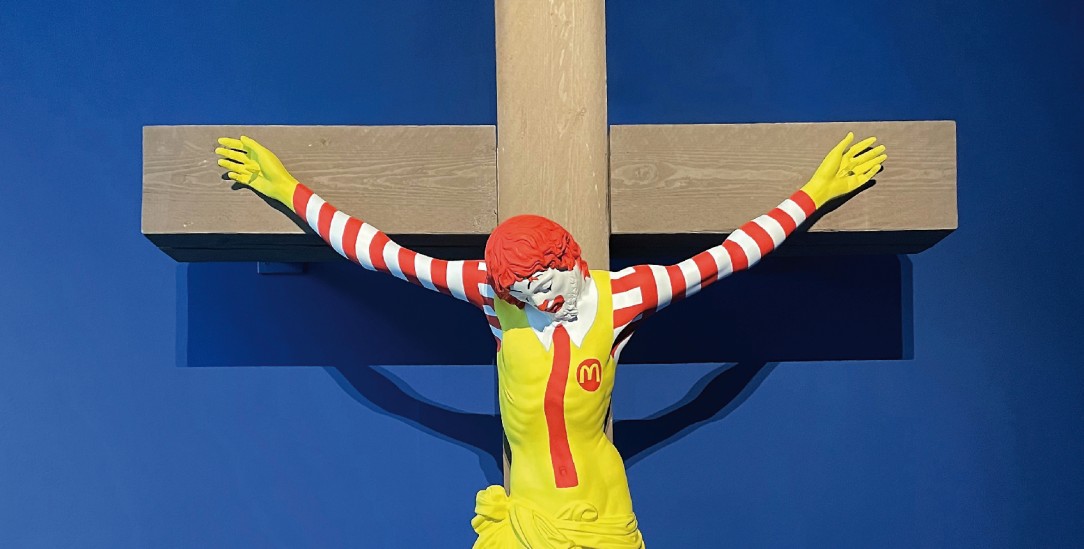 Nicht gern gesehen: Die »McJesus«-Skulptur von Jani Leinonen. (Foto: Manuel Meyer)