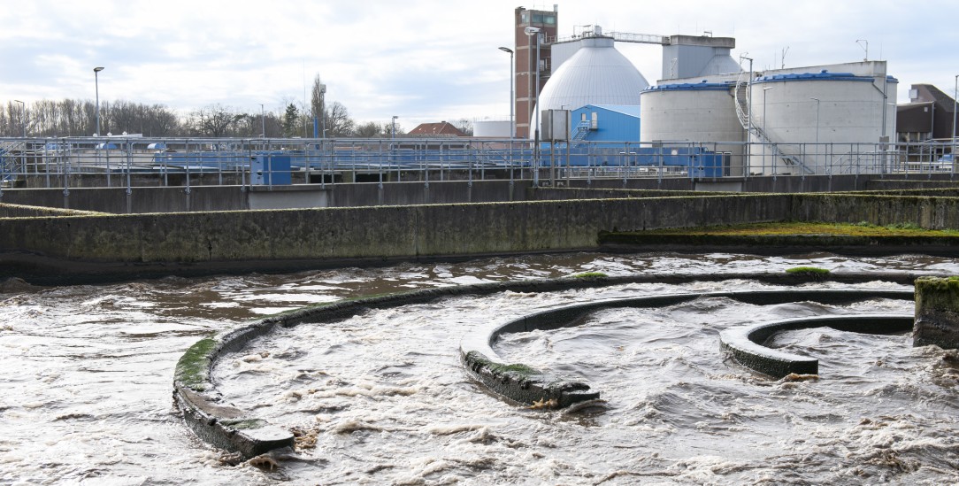 Wie wird diese schmutzige Brühe bloß wieder sauber? In der Kläranlage Osnabrück werden Abwässer von 170 000 Einwohnern entsorgt (Foto: von Brill)