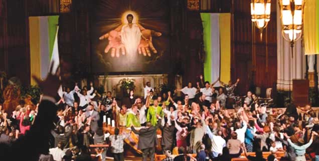 Ein Ganzkörper-Erlebnis: Gottesdienst in Saint Sabina Church, Chicago. (Foto: Bill Healy/www.wbez.org)