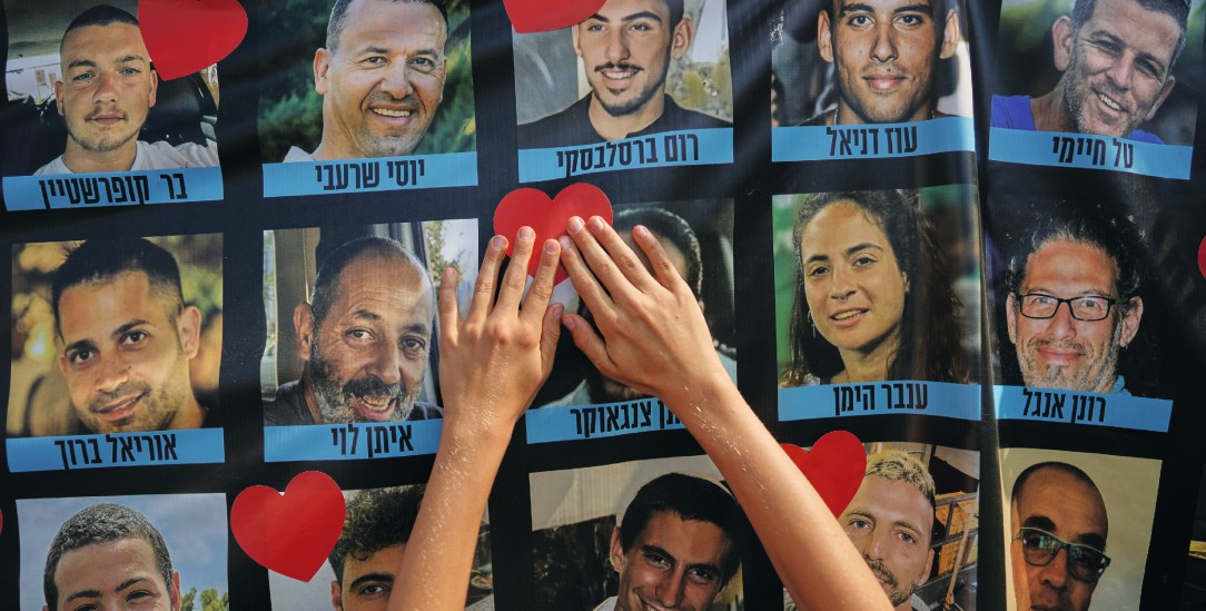 Freude auf beiden Seiten: Nach der Waffenruhe feierten die Menschen in Israel und im Gaza-Streifen. Danach gab es wieder Tote. (Foto: PA / Oded Balilty)