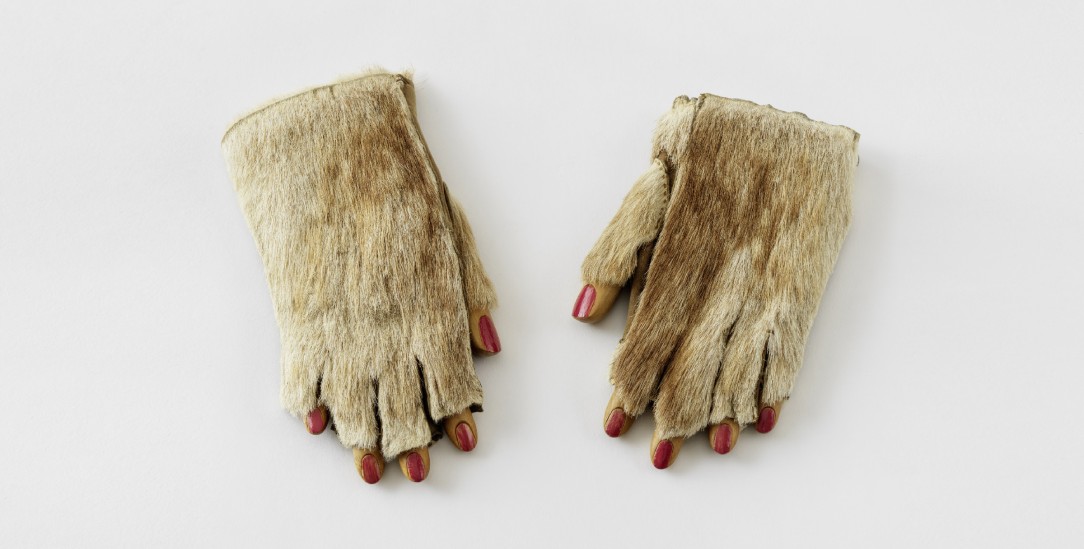 Bu machen: »Pelzhandschuhe, 1936/1984« (Ursula Hauser Collection, Schweiz, © VGBild-Kunst Bonn 2022, Foto: Stefan Altenburger Photography Zürich, © 2021, ProLitteris, Zuric)