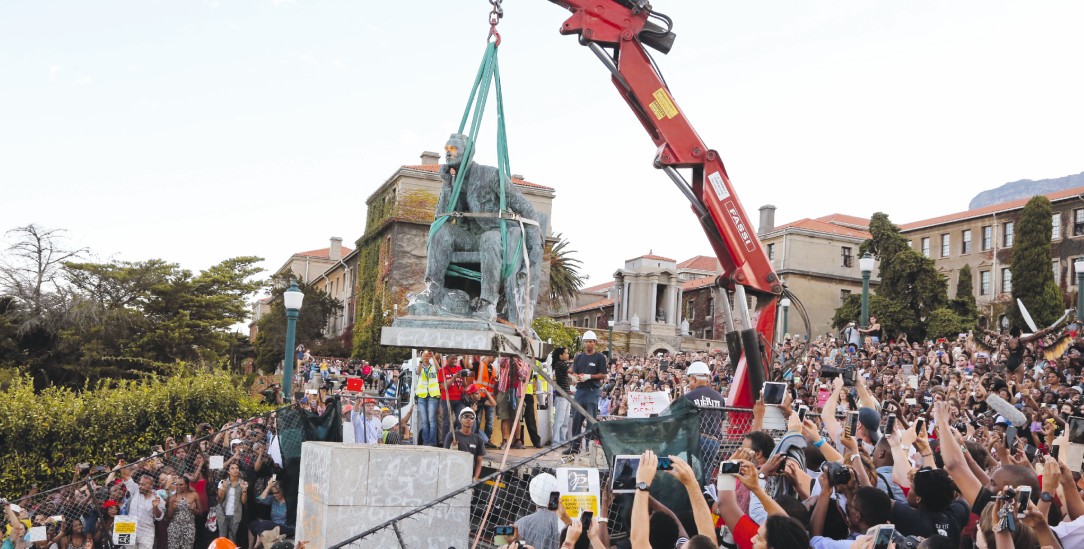 Gestürzter Kolonialherr: Die Statue von Cecil Rhodes an der Uni Kapstadt wurde 2015 abgebaut(Foto: pa/ap/Schalk van Zuydam)