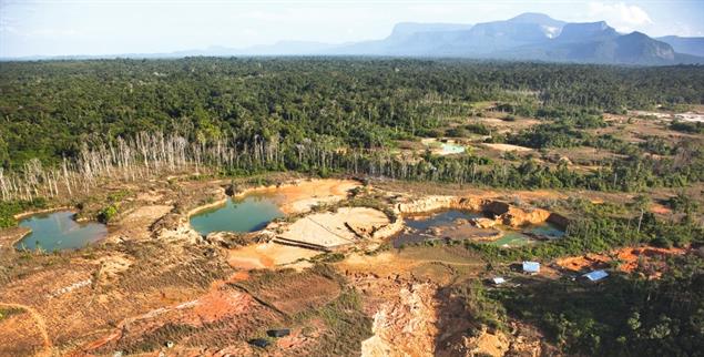 Spur der Verwüstung: Illegaler Goldabbau in Venezuela. (Foto: PA / WILDLIFE / M.Harvey)