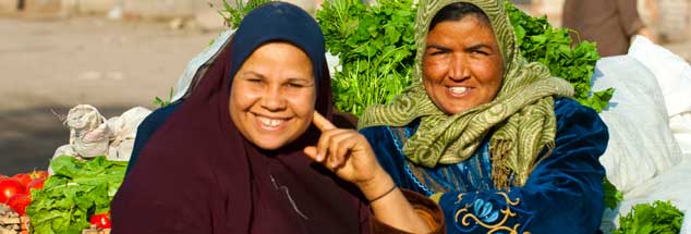 Frauen nahe Gizeh, Ägypten: Die Geschlechterrollen in der arabischen Welt befinden sich im Umbruch. (Foto: pa/Hackenberg)


