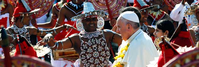 Papst Franziskus bei seiner Ankunft in Sri Lanka: Da wussten noch nicht alle, wie gerade heraus er alle Konflikte des Landes zur Sprache bringen würde. (Foto: Rellandini/Reuters)

