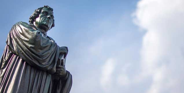 War Martin Luther ein Wegbereiter der modernen Freiheit? So sehr er reformierend im kirchlichen Bereich wirkte, so wenig war er bereit, Freiheitsrechte im politischen Bereich anzuerkennen (Foto: pa/Reichel)