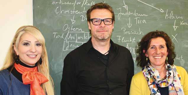 »Dass wir drei hier zusammen vor der Klasse stehen, ist schon eine Botschaft an sich«:  Gonca Aydin, Burkhard Rosskothen und Carolin Simon-Winter (von links) (Foto: Baumann-Lerch)