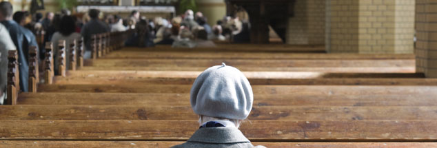 "Die Kirche zu verändern ist ebenso schwer, wie einen Friedhof zu verlegen: Es mangelt an der Mitarbeit von unten", sagt Pfarrer und Kabarettist Fabian Vogt. (Foto: iStock/Getty/kulicki)