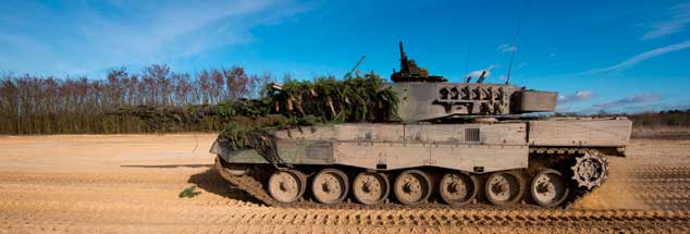 Panzer vom Typ Leopard 2 sollen nach Katar geliefert werden, obwohl das Land Berichten zufolge am Krieg in Jemen beteiligt ist. Diese und andere deutsche Rüstungsexporte werfen viele Fragen auf  (Foto: pa/Burgi)