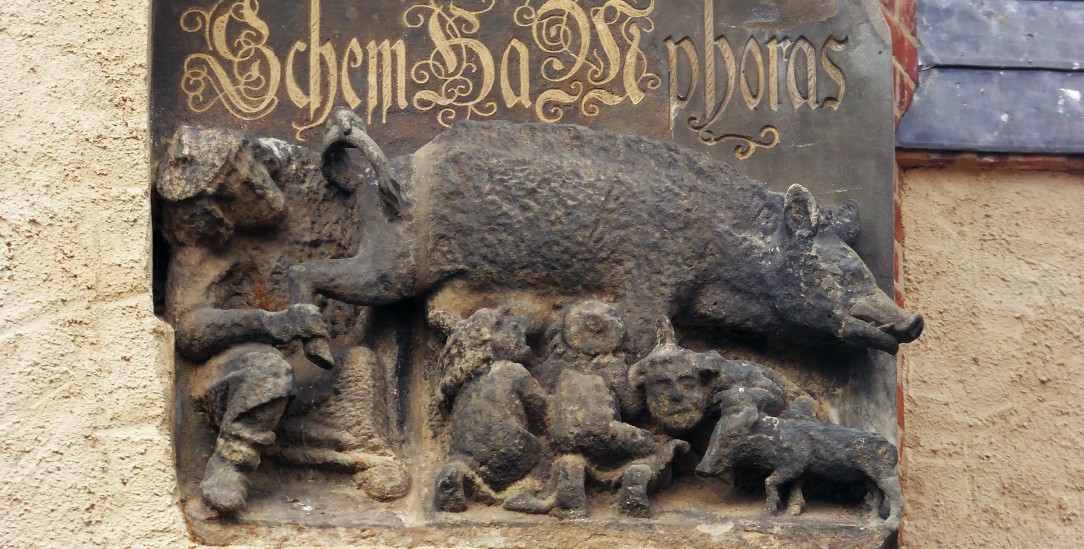 Streit über das Relief an der Wittenberger Stadtkirche (Foto: Posi66/Wikipedia)