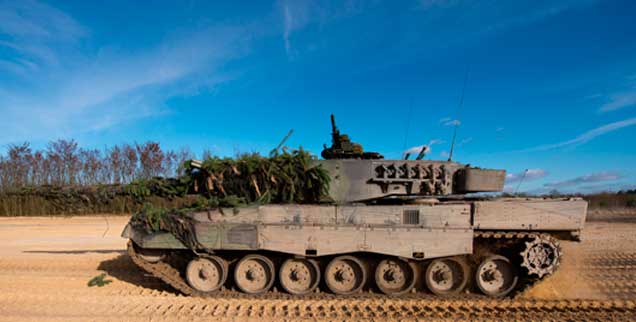 Panzer vom Typ Leopard 2 sollen nach Katar geliefert werden, obwohl das Land Berichten zufolge am Krieg in Jemen beteiligt ist. Diese und andere deutsche Rüstungsexporte werfen viele Fragen auf  (Foto: pa/Burgi)