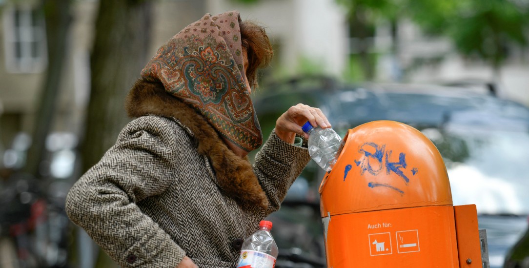 Jeder Cent zählt: Viele arme Menschen sammeln Pfandflaschen. (Foto: pa/Bildagentur-online/Schoening)