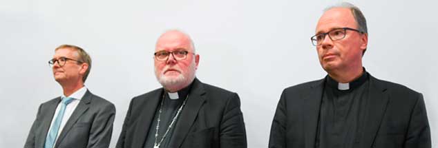 Erschüttert von den Ergebnissen der Missbrauchsstudie: Kardinal Reinhard Marx (Mitte), Bischof Stephan Ackermann (rechts) und der Mannheimer Psychiater Harald Dreßing stellen die Untersuchung vor (Foto: pa/Dedert)