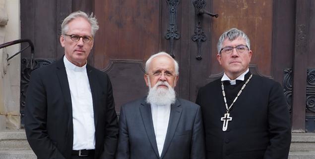 Meldeten sich gemeinsam zu Wort: Kirchenpräsident Karsten Georg Wolkenhauer, der Magdeburger Bischof Gerhard Feige und Georg Kramer, Landesbischof der Evangelischen Kirche in Mitteldeutschland (Foto: Evangelische Landeskirche Anhalts)