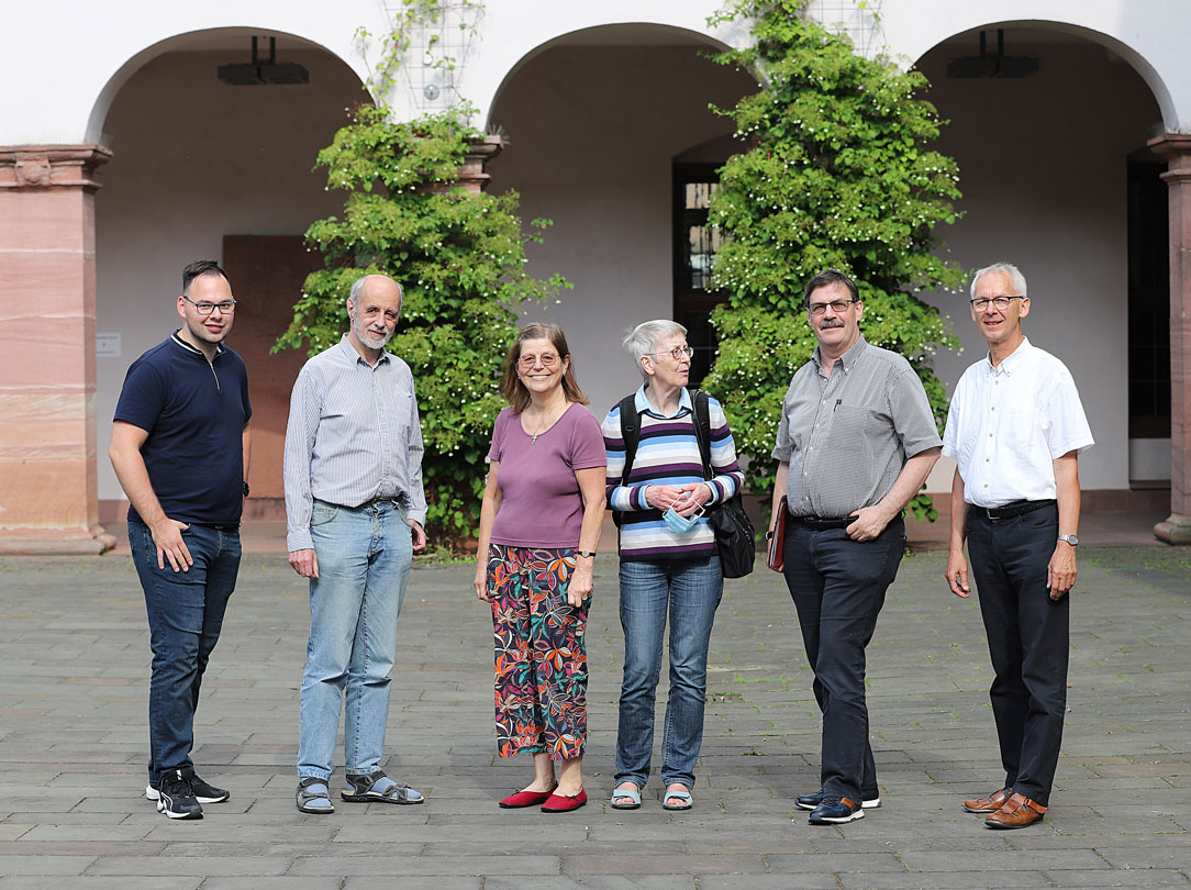 Neu aufgestellt: Der frisch gewählte Vorstand der Leserinitiative Publik-Forum e.V. am 3. Juli 2021 (Fotos: Ute Victor) Neu aufgestellt: Der frisch gewählte Vorstand der Leserinitiative Publik-Forum e.V. am 3. Juli 2021 (Fotos: Ute Victor)