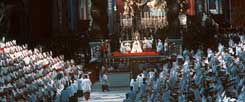 Eröffnungsgottesdienst des Zweiten Vatikanischen Konzils im Petersdom. Im Hintergrund auf dem Thron mit dem Baldachin von Bernini: Papst Johannes XXIII. Aufgenommen wurde die Szene am 11. Oktober 1962. (Foto: pa/Rauchwetter)