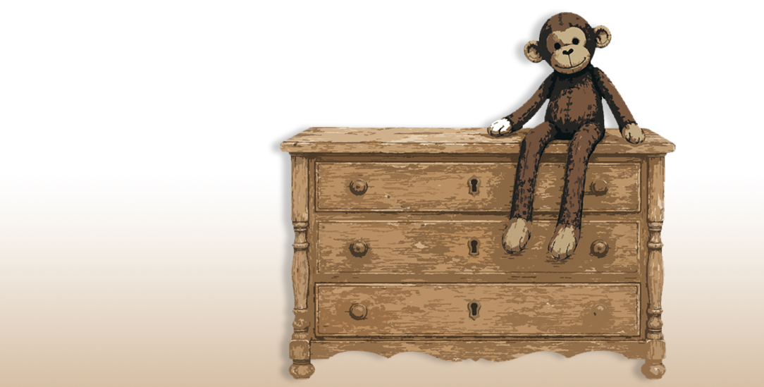 Vor einigen Jahren kaufte ein Mann namens Kai unserer Kolumnistin ihre alte Kommode ab. Seither weiß sie alles. Auch, dass sein Sohn neulich den Stoffaffen der 3c mit nach Hause nehmen durfte. (Illustration: Publik-Forum / KI-generiert)