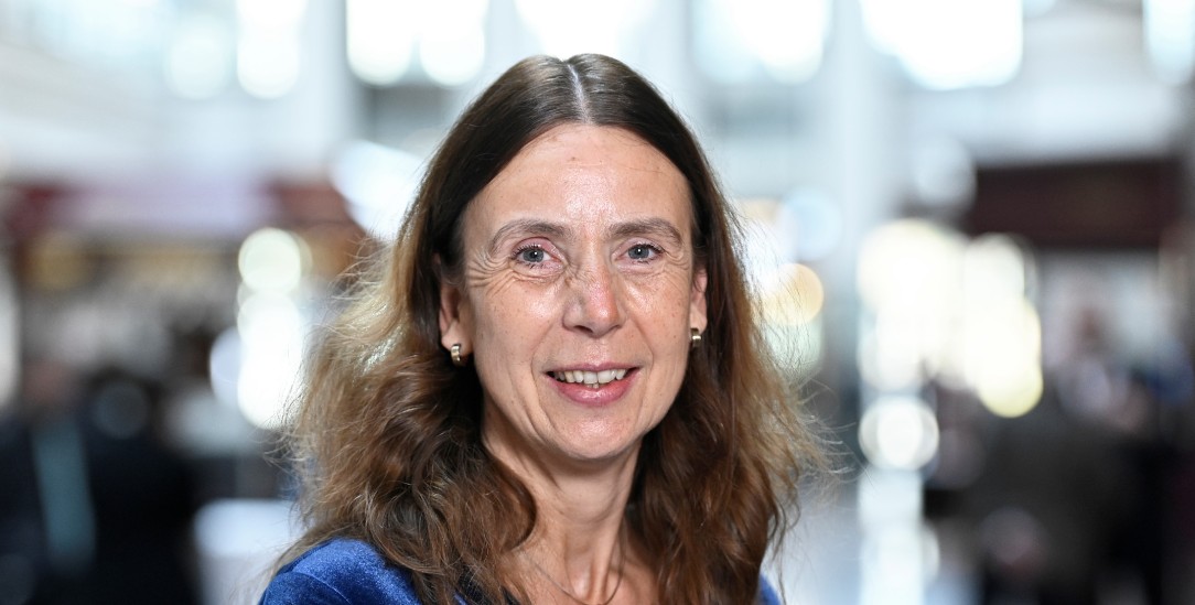 Klare Haltung: Regionalbischöfin Friederike Spengler ruft zu gewaltfreiem Protest und zum Eintreten für Menschenwürde auf.
