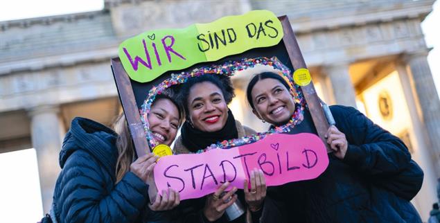 Protest gegen Merz: Kultur hat der Staat jenseits der Schulaufsicht nicht zu bestimmen- (Foto: IMAGO/  snapshot / K. M. Krause)