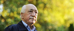 Fethullah Gülen, seit 17 Jahren im US-amerikanischen Exil: Mit ihm will Erdogan nicht mehr diskutieren. Er braucht Gülen jetzt als Objekt für seinen Hass. (Foto: pa/dpa/Selahattin Sevi/Handout Zaman Daily)