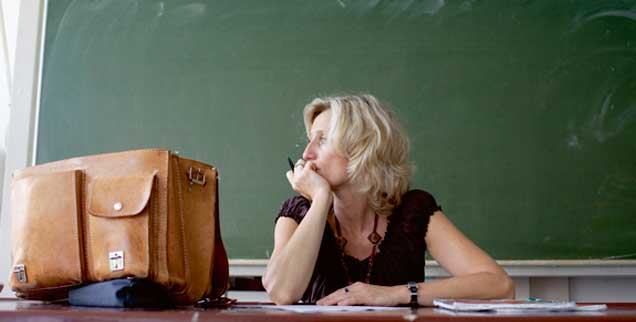 Manchmal mit der Kraft am Ende: Wer in der Grundschule arbeitet, hat heute multikomplexe Probleme zu meistern. (Foto: imago/photothek)