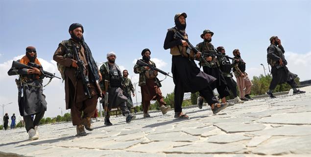 Die neuen, alten Herrscher: Die Taliban beteuern, gemäßigter regieren zu wollen. Aber kann man ihnen vertrauen? (AP Photo/Rahmat Gul)  