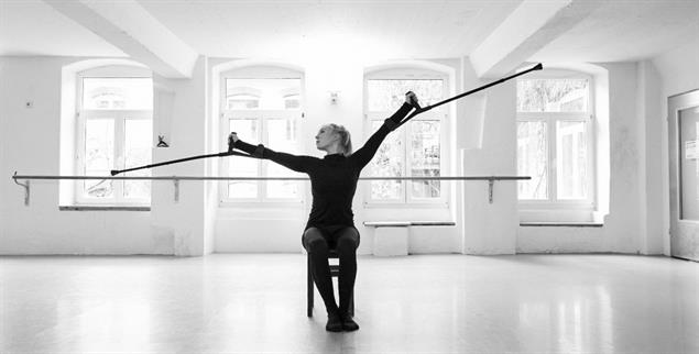 Tanzt trotz Lähmung: Sophie Hauenherm (25). (Foto: Michaela Soost)