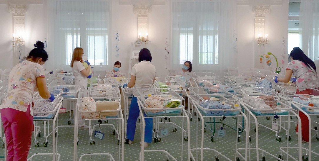 Warten auf die Eltern: Während der Pandemie – und zu Beginn des Krieges – konnten viele Babys zunächst nicht abgeholt werden. (Foto: pa/Andreas Stein)