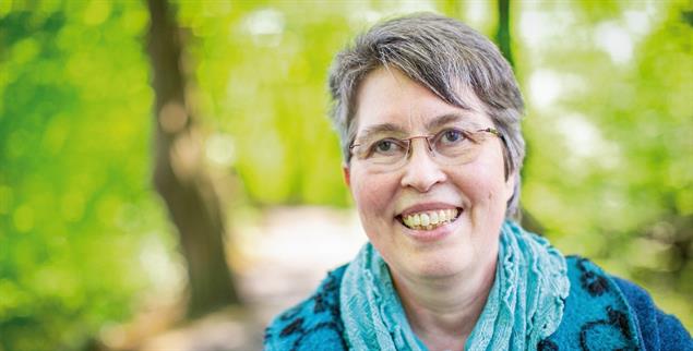 Es war befreiend, an die Öffentlichkeit zu gehen: Marie Kortenbusch, geboren 1959, unterrichtete bis zu ihrem Ruhestand katholische Religion und Deutsch. Sie lebt in Lüdinghausen (Foto: Tim Bohr)