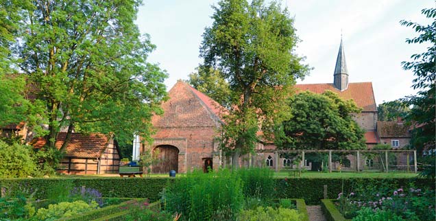 Ein magischer Ort: Das Stift Börsel liegt abgeschieden in den Wäldern im westlichen Niedersachsen. (Foto: Rolf Kamper)