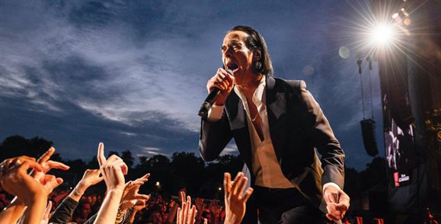 Verarbeitet den Schmerz: Nick Cave bringt in »Wild Gods« Freude und Liebe zum Ausdruck. (Foto: pa/photoshot/Dafydd Owen/Avalon)