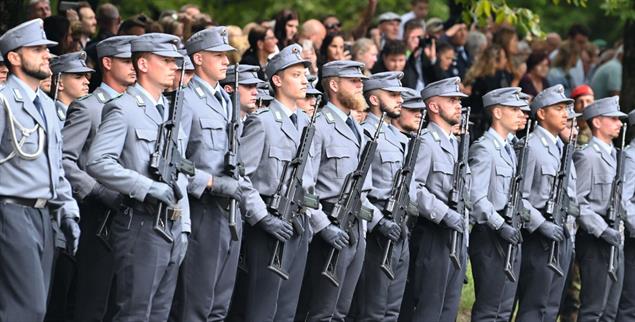 Verteidigung neu organisieren: Ist die Wehrpflicht eine Lösung? (Foto: PA / Sven Simon)