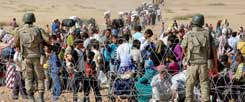 Flüchtlinge an der syrisch-türkischen Grenze: Nur durch Waffengewalt wird es nicht gelingen, den Nahen Osten zu befrieden (Foto: Stringer Turkey/Reuters)