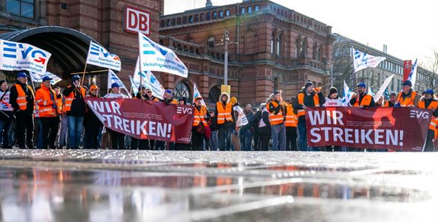 Die neue Streikmacht: Angestellte haben bessere Argumente als früher. (Foto: pa/Sina Schuldt)