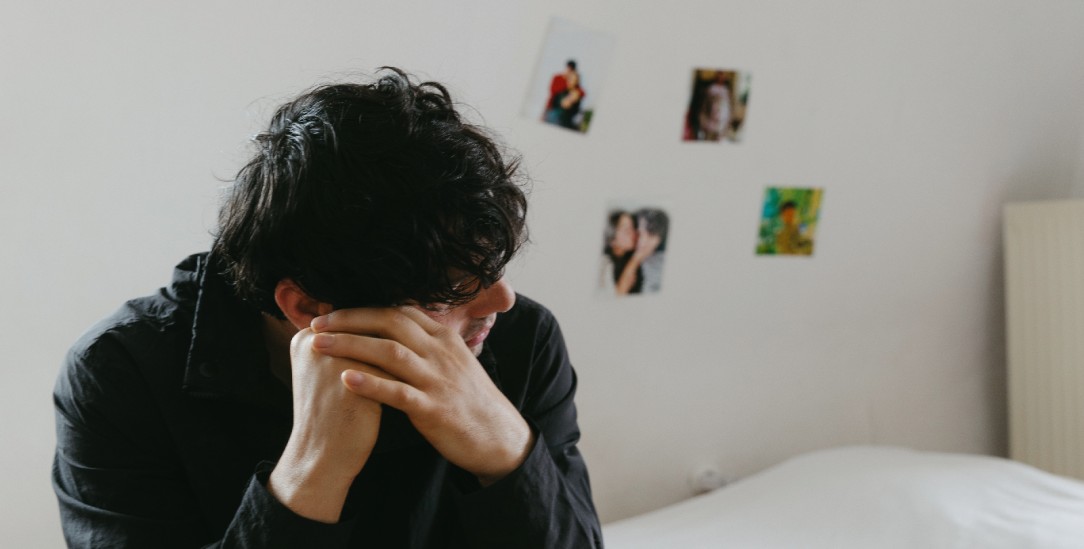Ein Zuhause auf Zeit: In seinem Zimmer im Bürger*innenasyl fühlt sich Samir erstmals seit Langem wieder sicher. (Foto: Anne Jahn)
