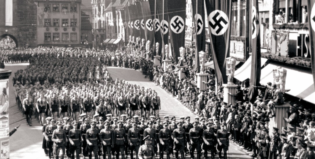 8,5 Millionen Deutsche waren Parteimitglieder: NSDAP-Aufmarsch zum Reichsparteitag in Nürnberg 1938 (Foto: PA / akg-images)