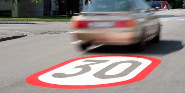  Tempo 30 soll in europäischen Städten die Regel, Tempo 50 die Ausnahme werden, so fordert es eine Bürgerinitiative, die ein Volksbegehren gestartet hat und noch bis zum 13. November Unterschriften sammelt  (Foto: pa/chromorange/Bilderbox)