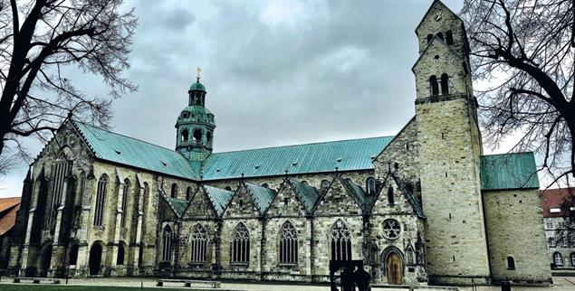 Der Dom in Hildesheim: Das Bistum erwartet eine Missbrauchsklage (Foto: Getty Images/iStockphoto/Kristian Baensch)