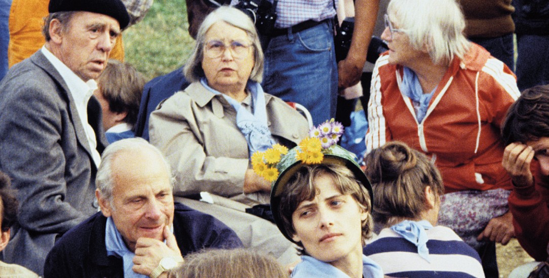 Prominent und ungehorsam: Heinrich und Annemarie Böll sowie Gert Bastian und Petra Kelly mit anderen Anti-Atomwaffen-Aktivisten am 1. September 1983 in Mutlangen (Foto: pa / dpa / Karin Hill)