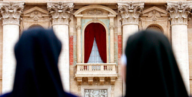 Balkon des Petersdoms: Der Papst als Sprecher auch der anderen christlichen Kirchen - für manche protestantische Kirchenführer ist das vorstellbar (Foto:pa/dpa)