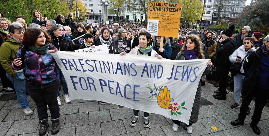 Palästinenserinnen und Jüdinnen demonstrieren gemeinsam für Frieden (Foto: pa/Roberto Pfeil)