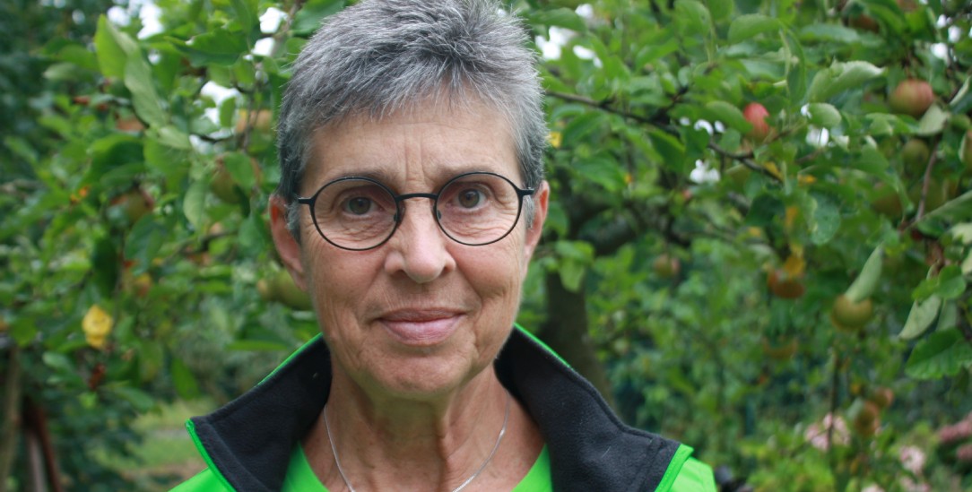 Jeden Freitag in den Wald: Renate Schetzkens bietet »Walk and Talk« an. Austausch, Bewegung und frische Luft tun den Frauen gut. (Foto: Eva-Maria Lerch)