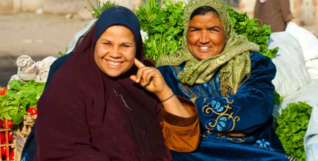 Frauen nahe Gizeh, Ägypten: Die Geschlechterrollen in der arabischen Welt befinden sich im Umbruch. (Foto: pa/Hackenberg)