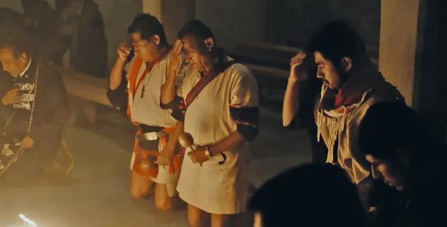  Widerstand? Betende in Chiapas/Mexiko in François-Xavier Drouets »Gospel of Revolution«.