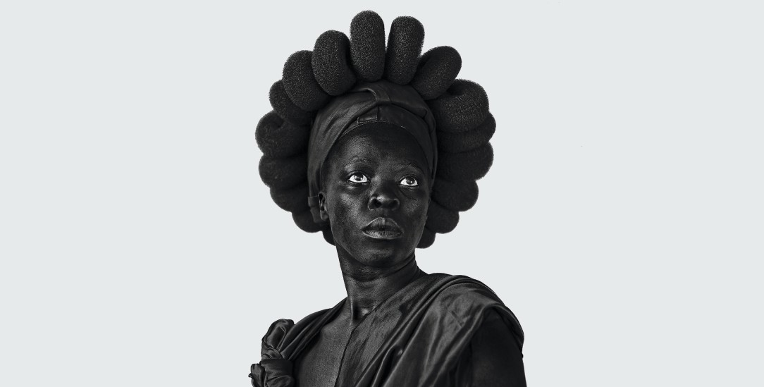 Zanele Muholi: Selbstporträt mit Topfschwämmen (Foto: Foto: © Zanele Muholi / Courtesy: Zanele Muholi und Stevenson, Kapstadt/Johannesburg und Yancey Richardson, New York)