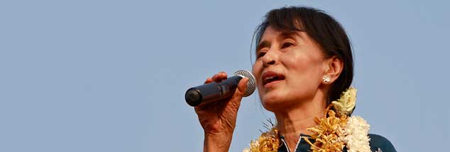 Sie wirkt zerbrechlich und ist doch sehr stark: Friedensnobelpreisträgerin Aung San Suu Kyi  kämpft seit langem gegen die Militärdiktatur in Burma,  jetzt durfte sie bei Nachwahlen antreteten und gewann in ihrem Bezirk 99 Prozent der Stimmen, setzt sich der friedliche Wandel durch?  (Foto:  pa/epa/Nyein Chan Naing)