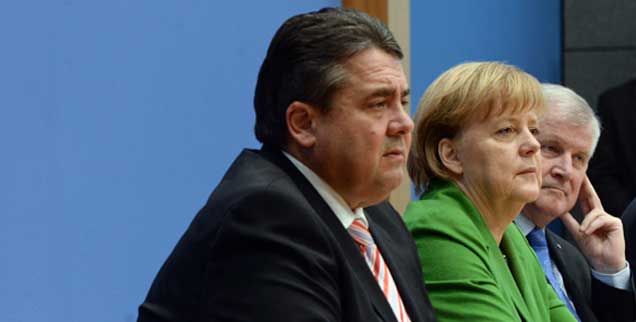 Der Koalitionsvertrag, den die Parteivorsitzenden Sigmar Gabriel (SPD), Angela Merkel (CDU) und Horst Seehofer (CSU)  abschließen wollen, lässt wenig erhoffen: Eine grundlegend gerechtere Verteilung zwischen Ärmeren und Reicheren, ambitionierten Klimaschutz oder eine geregelte Zuwanderung etwa sieht er nicht vor  (Foto: pa/Stache)