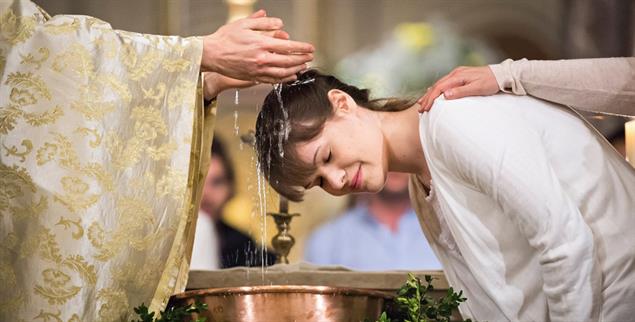 Der Trend zur Erwachsenentaufe in Frankreich hält seit einigen Jahren an. (Foto: KNA / Corinne Simon)